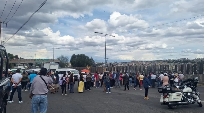 Estado de México – Policías desalojan a manifestantes por escasez de agua en Naucalpan (La Jornada)