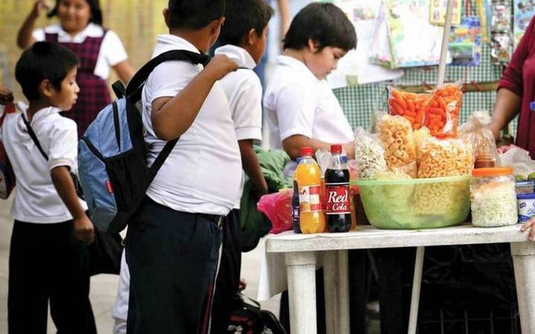 México – Niñas y niños no consumen agua suficiente en México, alertan especialistas (La Prensa)