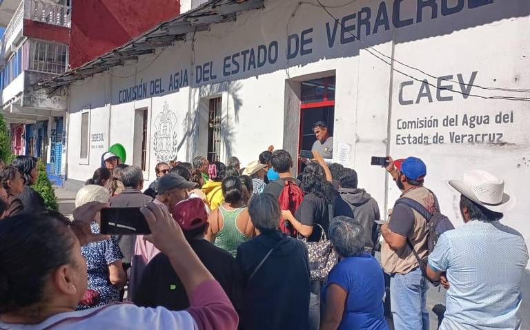 Veracruz – Desesperados por falta de agua bloquean boulevard de Río Blanco (El Sol de Orizaba)