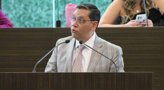 Querétaro – Propone Ulises creación de una comisión que investigue las concesiones de agua (Diario de Querétaro)