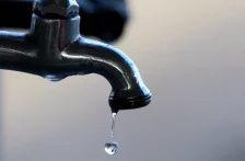 Mundo – Sustancia hallada en el agua potable llega probablemente a muchos hogares y podría ser tóxica, según un estudio (Telemundo)