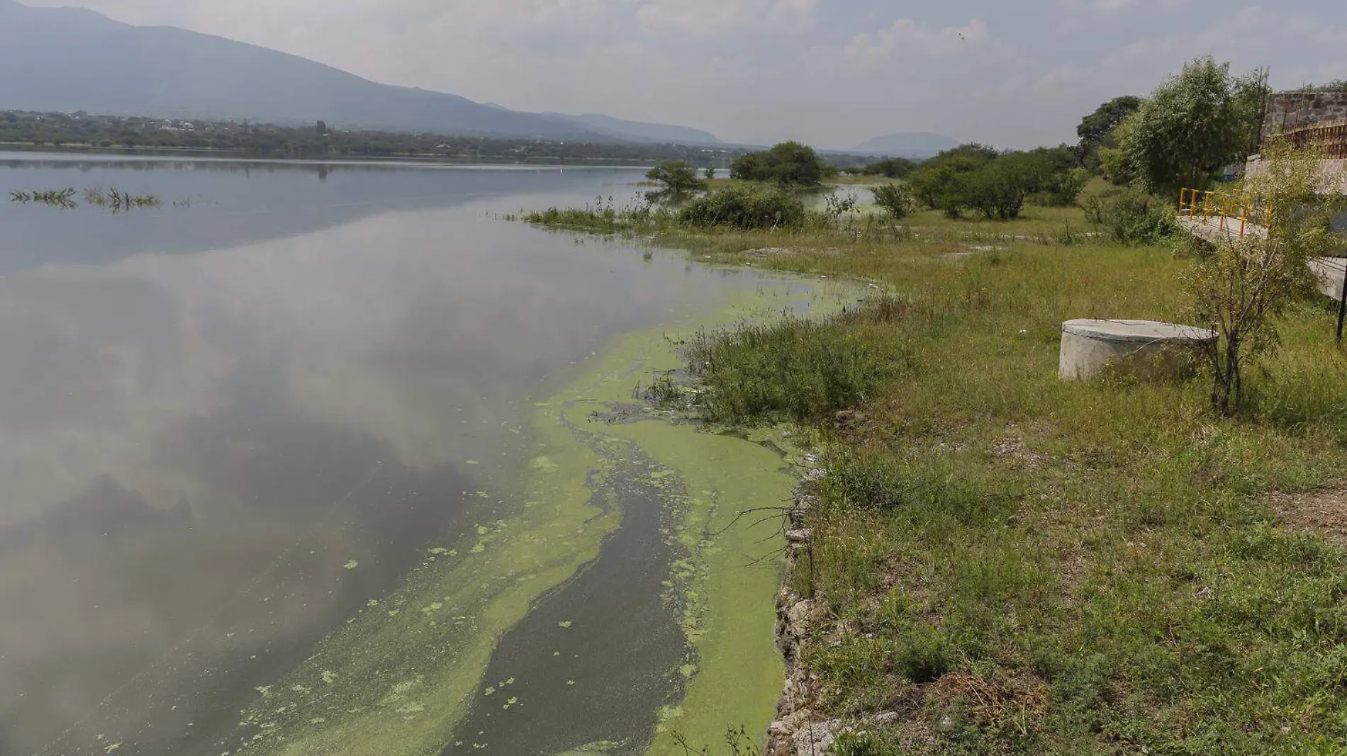 Edomex – Lento el descenso de agua en la Centenario (El Sol de San Juan del Río)