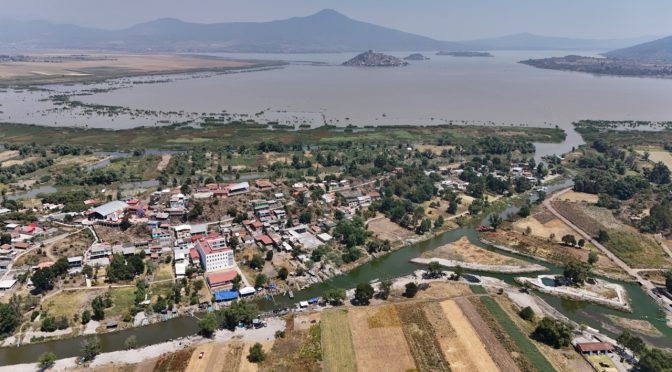 Michoacán – Sistema de videovigilancia satelital de bosques en Michoacán se extiende a 35,000 ollas de agua: Bedolla (El Economista)