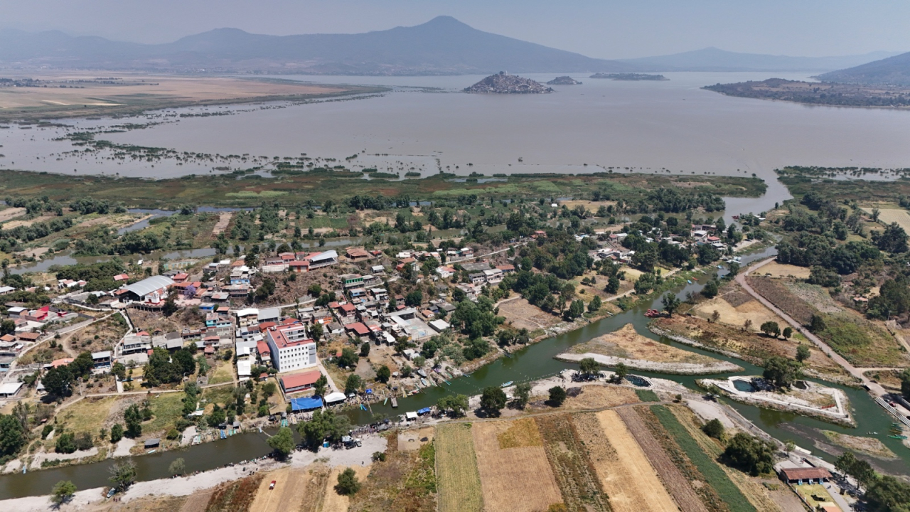 Michoacán – Sistema de videovigilancia satelital de bosques en Michoacán se extiende a 35,000 ollas de agua: Bedolla (El Economista)