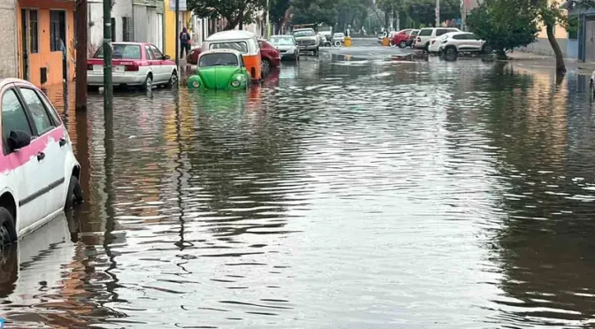 Ciudad de México – Fugas de agua inundan viviendas y calles en GAM y Venustiano Carranza (Excelsior)