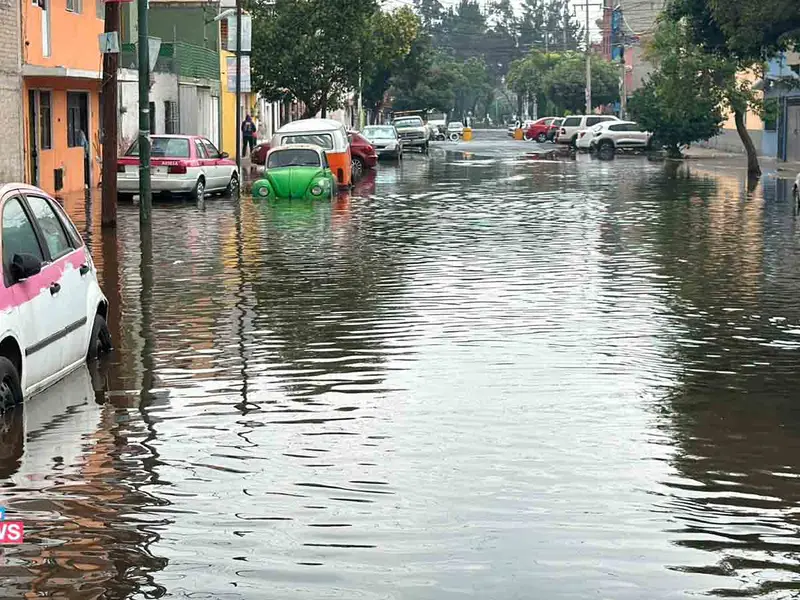 Ciudad de México – Fugas de agua inundan viviendas y calles en GAM y Venustiano Carranza (Excelsior)