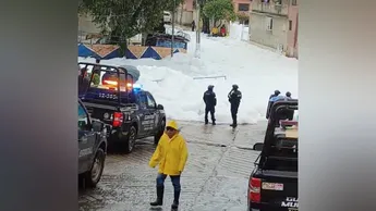 Edomex. – Espuma en calles causada por agua residual no tratada (Milenio)