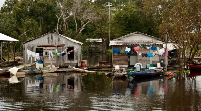 Mundo – Oportunidades de saneamiento efectivo y sostenible: un camino para las comunidades sobre el agua (SEI Perspectives)