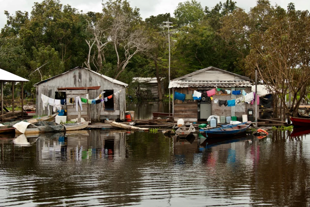 Mundo – Oportunidades de saneamiento efectivo y sostenible: un camino para las comunidades sobre el agua (SEI Perspectives)