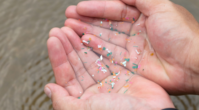 Mundo-Científicos japoneses desarrollan plástico capaz de disolverse en agua en cuestión de horas (Forbes)