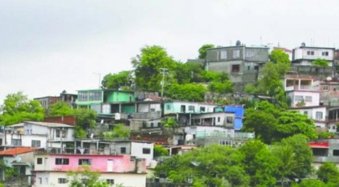 Oaxaca – Vecinos exigen solución urgente a escasez de agua potable (Meganoticias)