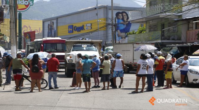Guerrero – Bloquean vecinos el Centro de Acapulco por falta de agua potable. (Quadratin)