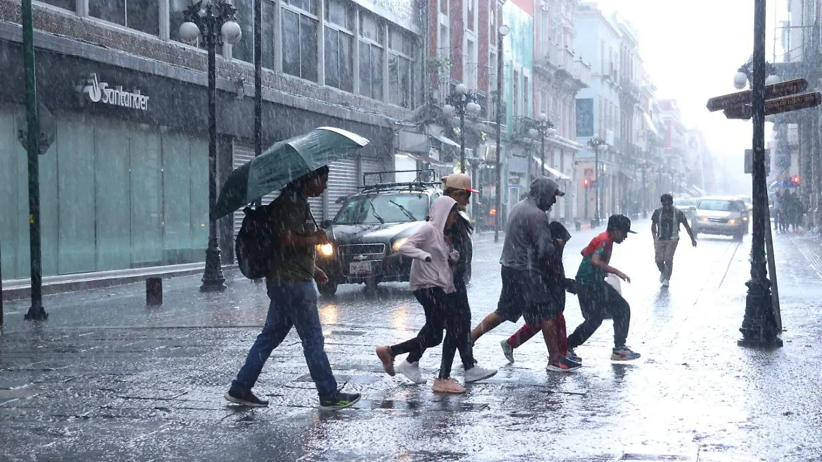 Puebla – Lluvias retrasan 16 obras en Puebla, “uno de los peores enemigos es el agua” ( El Sol de Puebla)