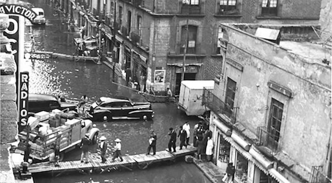 Ciudad de México – La inundación que duró tres meses: el día que Ciudad de México amaneció bajó el agua en 1951 (El País)