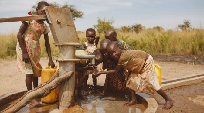 Mundo-Cumbre de Inversiones en Agua 2025 se cierra con proyectos millonarios para el sector hídrico (Eco noticias)