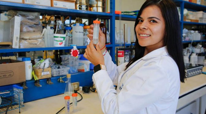 Hidalgo – Estudiante Garza recibe beca para fortalecer proyecto de descontaminación de aguas (UAEH)