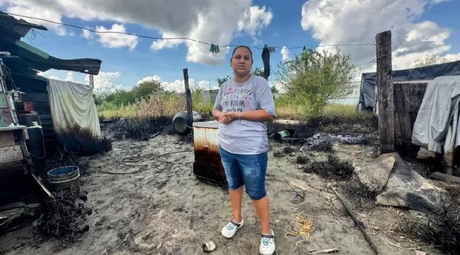 Tamaulipas – Corrientes de agua arrastran petróleo a colonia de Altamira. (Milenio)
