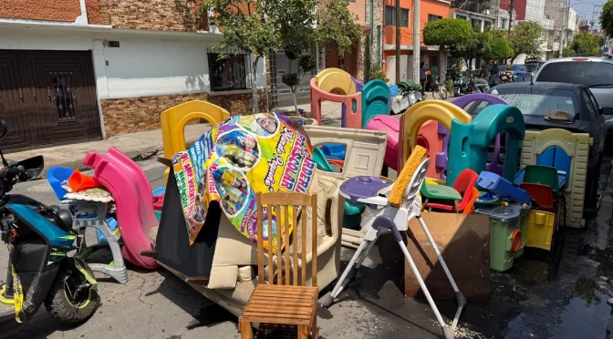 Estado de México – Renacer desde el agua: escuelas y hogares comienzan de cero en Nezahualcóyotl. (La Jornada)