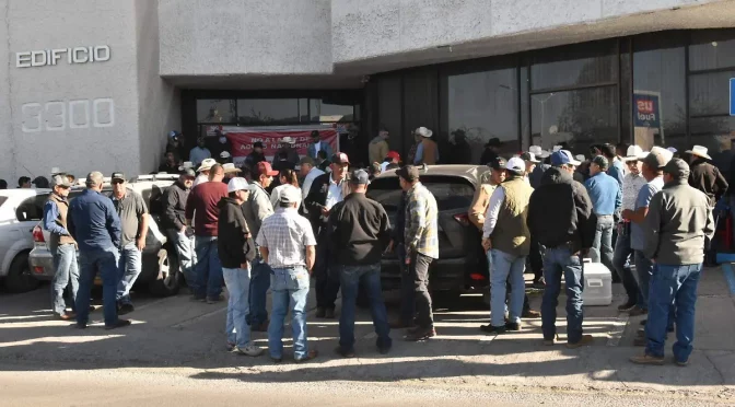 Chihuahua – Toman productores oficinas de la Conagua; van contra Ley de Aguas Nacionales. (El heraldo)