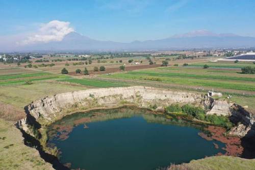 Puebla – “Sobrextracción de agua subterránea originó socavón” en Puebla en 2021. (La Jornada)