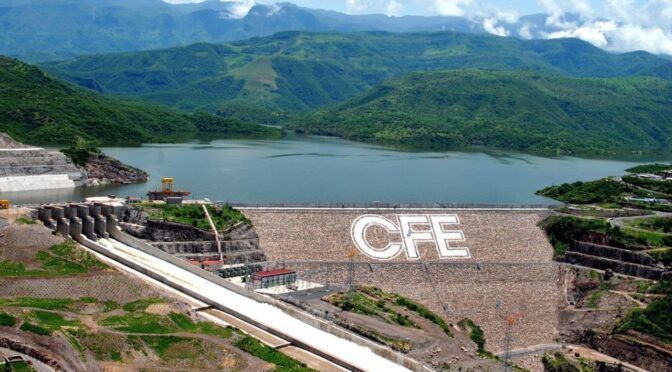 México–Sol sobre agua: la convergencia solar-hidráulica que explora la CFE (Forbes México)