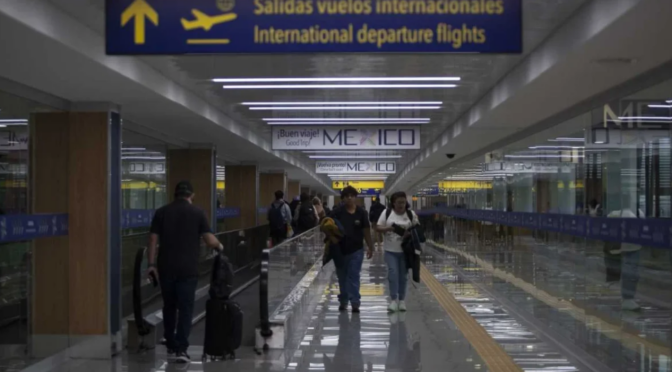 México-En AICM suspenden suministro de agua potable (Megalópolis)