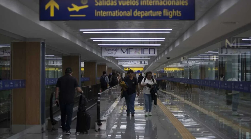 México-En AICM suspenden suministro de agua potable (Megalópolis)