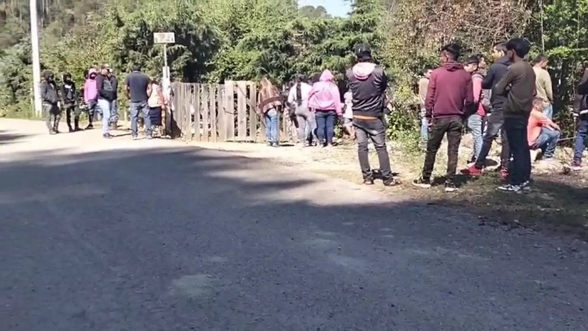 Guerrero – Comunidades de la sierra bloquean sistema de agua de Chilpancingo para exigir carretera (El Sol de Acapulco)