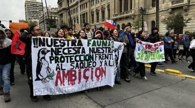 Mundo – Chile: Miles marchan pacíficamente en el Día Mundial del Agua, Kast ordena violento desalojo (Educa Oaxaca)