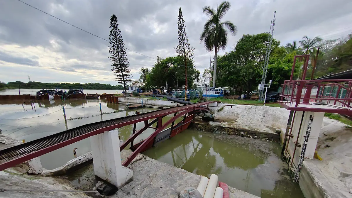 México-Incorporan 30 camiones cisterna para abastecer de agua a municipios vulnerables (El Sol de Tampico)