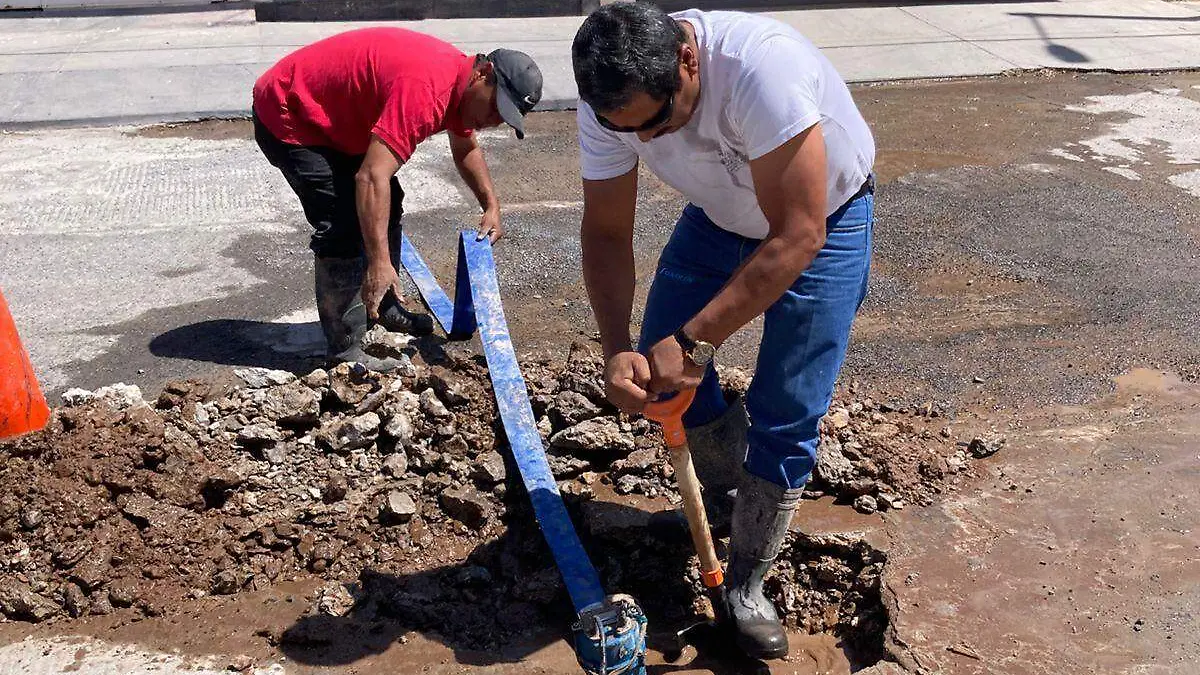 México–Cancelan toma particular por fuga de agua en Lomas (El Sol de San Luis)