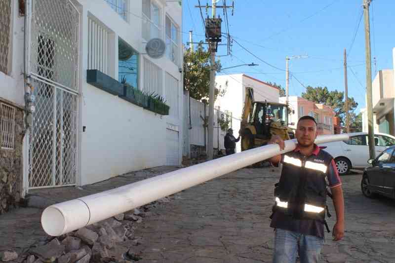 Zacatecas – Rehabilita JIAPAZ red de agua potable en calle Constitución, en Zacatecas (Hoja de Ruta Digital)