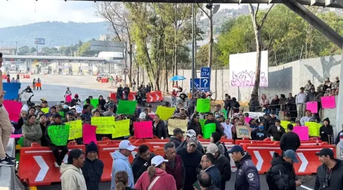 Ciudad de México – Habitantes de Xochimilco bloquean caseta de autopista México-Cuernavaca; demandan agua potable y otras regulaciones (La Jornada)