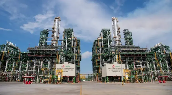 México–Pemex desmiente fuga de gas en refinería Olmeca y aclara que era vapor de agua (El Heraldo de Tabasco)