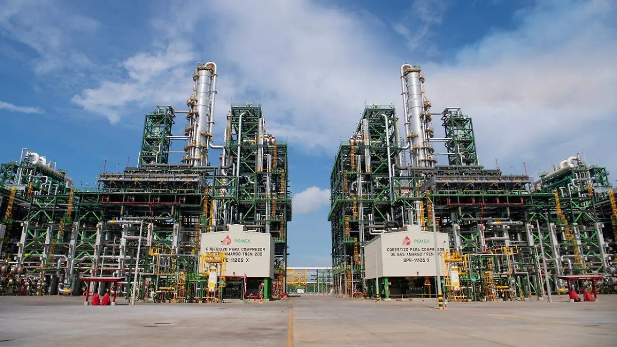 México–Pemex desmiente fuga de gas en refinería Olmeca y aclara que era vapor de agua (El Heraldo de Tabasco)