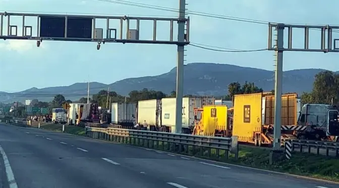 México–Liberan la carretera 57 tras más de 24 horas de bloqueo por falta de agua (Mural)