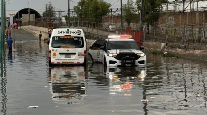 Estado de México – Edomex: agua dentro de casas y autos varados en Los Reyes La Paz (Enfoque Noticias)