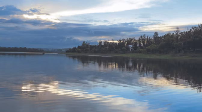 México-Lago de Guadalupe, entre descargas de aguas residuales y basura; desde 2004 es Área Natural Protegida en Edomex (El Universal)