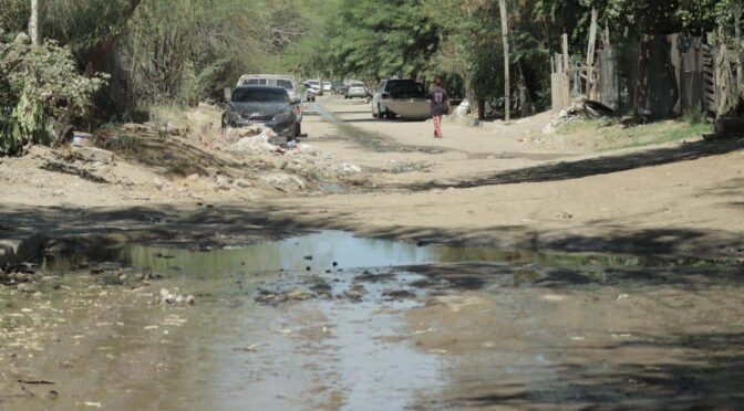 Hermosillo-Miles de litros se desperdician por fuga en el Guayacán (Expreso)