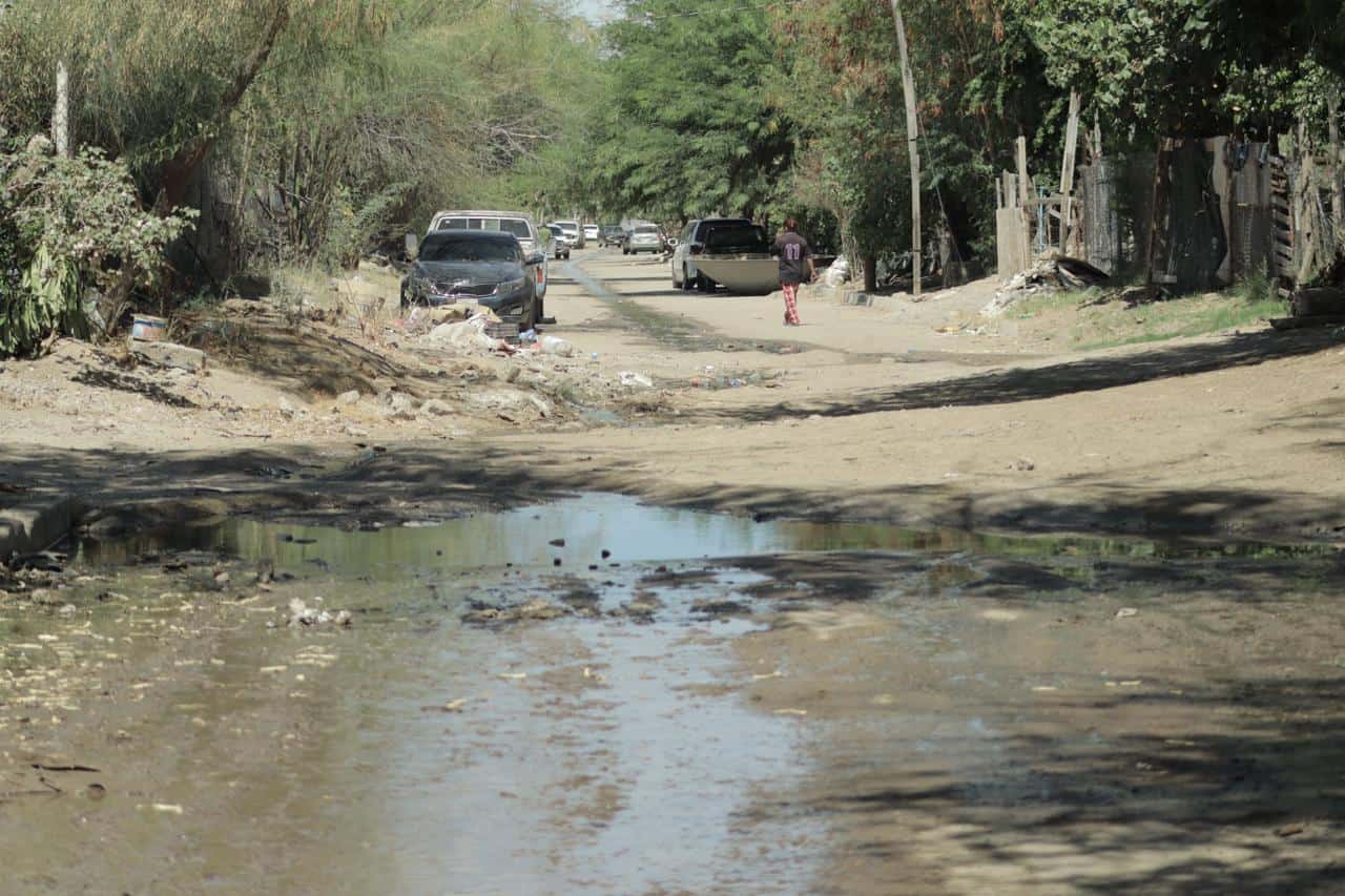 Hermosillo-Miles de litros se desperdician por fuga en el Guayacán (Expreso)