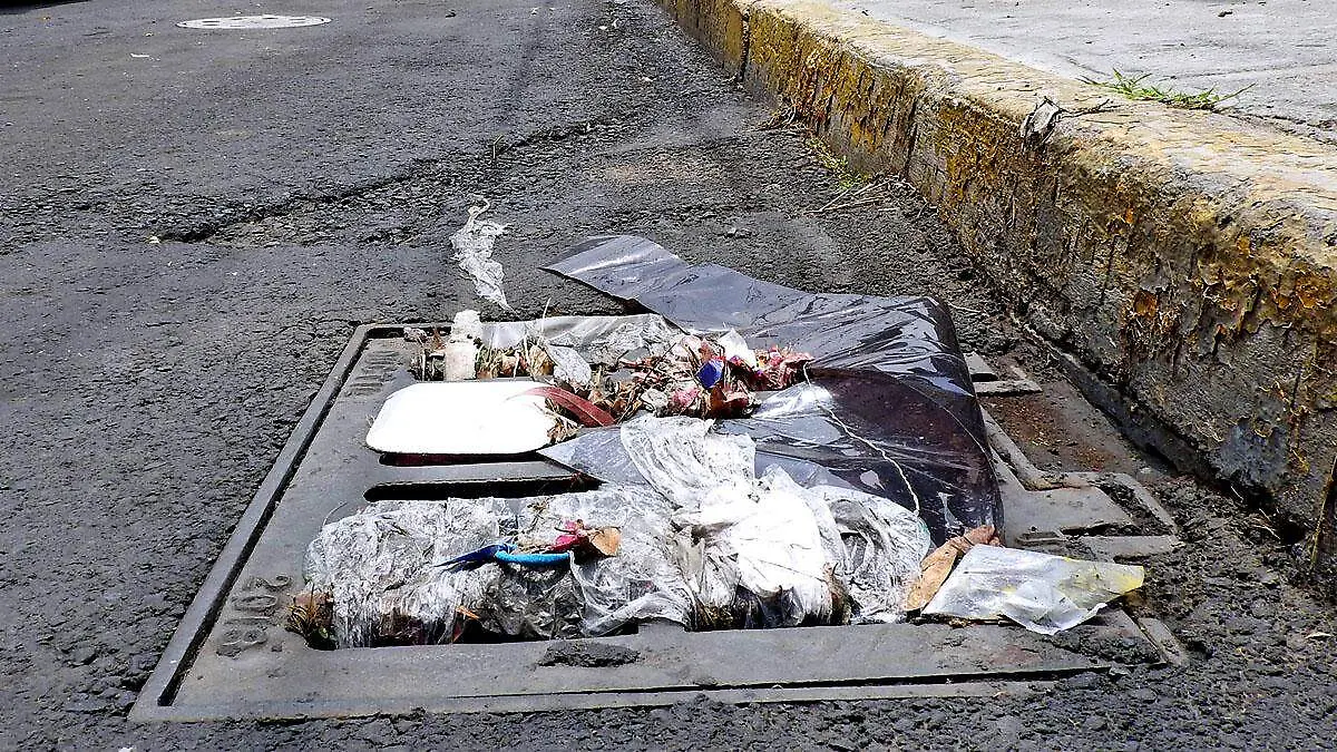 Estado De México – Conagua: basura provoca 9 de cada 10 inundaciones en el Valle de México durante temporada de lluvias (La Jornada)
