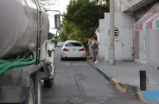Estado de México–Tras manifestarse por falta de agua, habitantes de tres fraccionamientos reciben apoyo con pipas aunque el problema persiste (El Sol del Centro)