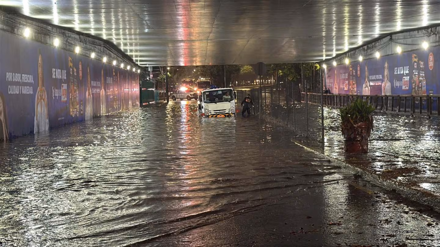CDMX – Invierten 3 mmdp para mitigar inundaciones pero la CDMX sigue bajo el agua; denuncian desvío de recursos (Crónica)