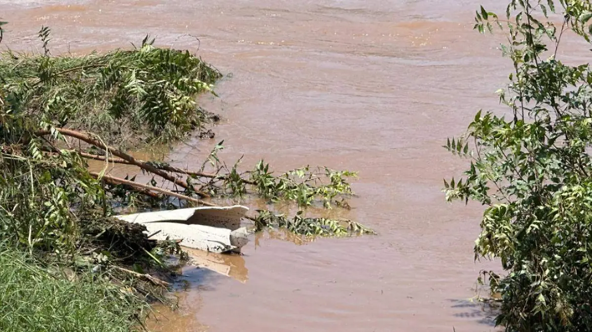 Sinaloa – Río Presidio arrastra tubería y deja sin agua potable a medio Villa Unión (El Sol de Mazatlán)