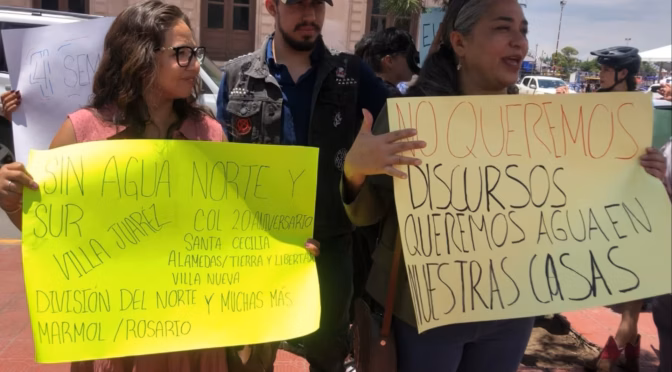Chihuahua – Protestan Frente a Palacio de Gobierno por Falta de Agua en Diversas Colonias de Chihuahua (N+)