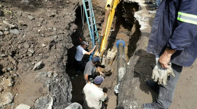 CDMX – SEGIAGUA y alcaldía Benito Juárez reparan socavón y fuga de agua en Ermita Iztapalapa (La Prensa)