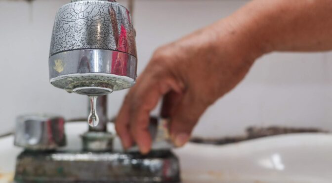 Puebla – Carencia de agua obliga a suspender clases en primaria de Huauchinango (La Jornada de Oriente)