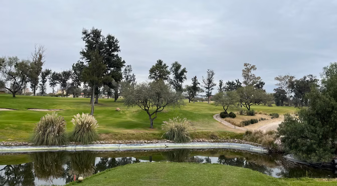 Guanajuato – El proyecto de un cuarto campo de golf amenaza el suministro de agua y áreas protegidas en San Miguel de Allende (El País)