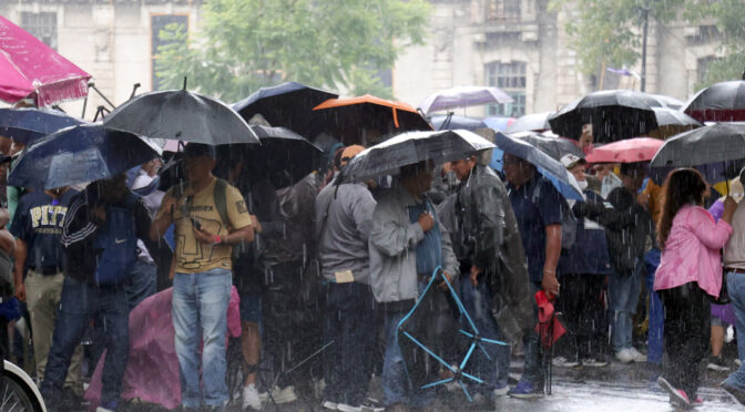 México – Vive Valle de México en una paradoja hídrica: se inunda mientras sus hogares se quedan sin agua (El Comentario)