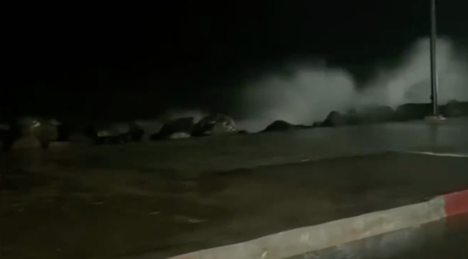 México – Huracán Polo vuelve a ingresar a México: Agua de mar ingresa a viviendas de pescadores cerca de la costa (N+ Univisión)